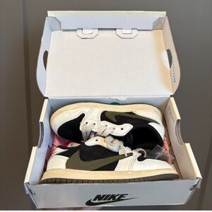Jordan 1 Retro Low OG SP
Travis Scott Olive (TD)